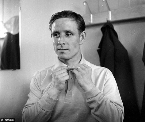 1958 Ballon d'Or winner Raymond Kopa is rated as one of the best footballers of his genera... Raymond Kopa, 1958 World Cup, Real Madrid History, France National Team, Soccer Legends, All Star Team, European Cup, Zinedine Zidane, Football History