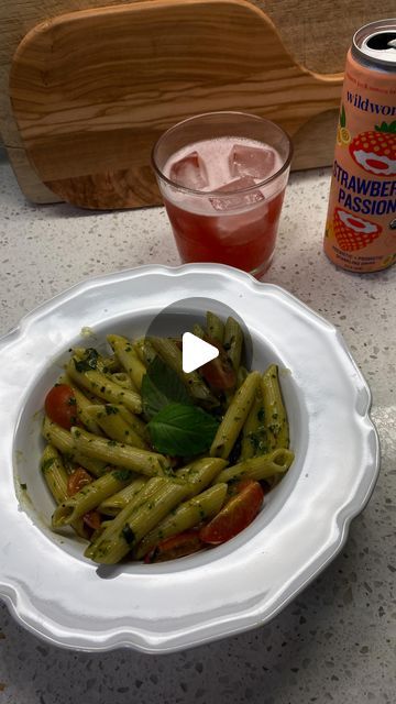 Ida on Instagram: "avocado pesto pasta 🥑🤤✨— @briasfood recipe with some vegan swaps ingredients 1 avo 1-2 garlic cloves handful of basil & spinach 1/2 - 3/4 c vegan parm 2-3 tbsp nutritional yeast s & p red pepper flakes 1/4 - 1/2 c pasta water 3 tbsp olive oil #pestopasta #pestosauce #pestorecipe #pastarecipe #avocadopesto #avocadorecipes #healthydinner #vegan #plantbased #weeknightdinner #healthylifestyle #thatgirl #foodreels #cookingreels #thatgirlaesthetic #ａｅｓｔｈｅｔｉｃ #foodfreedom #mealinspiration #pastalover" Vegan Swaps, Basil Pesto Pasta, Avocado Pesto Pasta, Avocado Pesto, Pasta Water, Pasta Lover, Pesto Recipe, Pesto Sauce, Basil Pesto