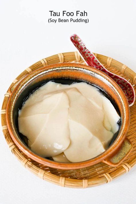 Tau Foo Fah (Soy Bean Pudding) - delicious silken tofu dessert eaten with a clear sweet syrup infused with ginger or pandan. Agar-agar powder is used as the coagulant. | http://RotiNRice.com Tofu Dessert, Asian Cakes, Masakan Malaysia, Malaysian Dessert, Tofu Pudding, Dim Sum Recipes, Asian Sweets, Sweet Soup, Soy Bean