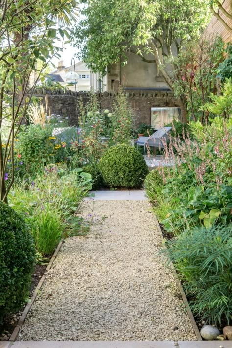 Courtyard Gardens Design, Gravel Path, Small Garden Ideas, Courtyard Gardens, Gravel Garden, Garden Inspo, Gardens Design, French Garden, Backyard Garden Design