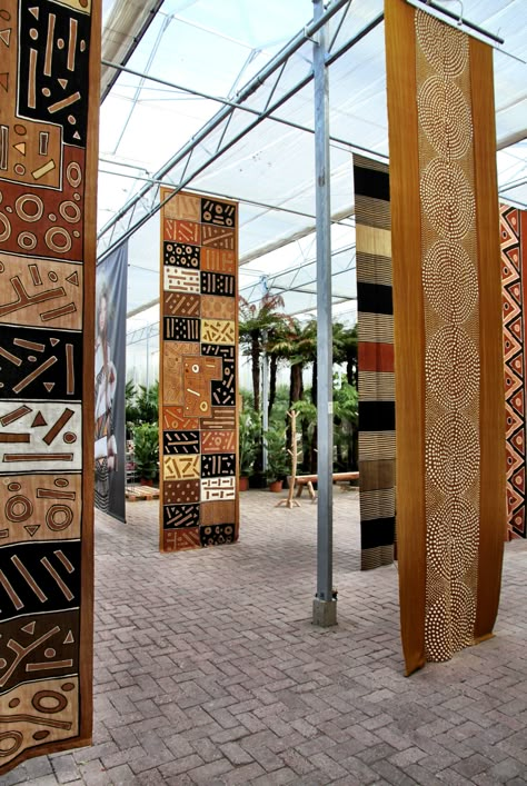 Bogolan | Mali | Boubacar Doumbia | Oogenlust | Stichting Djenne Afrocentric Interior Design, Indigenous Decor, Mali Culture, Afro Decor, African Pattern Fabric, African Textiles Patterns, Afrocentric Decor, African Interior Design, Africa Art Design