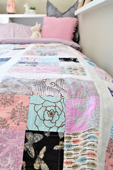 Patchwork Quilt Bedding, Twin Quilt Pattern, Patchwork Furniture, Beginner Quilting Projects, Charm Square Quilt, Crazy Quilt Stitches, First Quilt, Quilting Designs Patterns, Twin Quilt Size