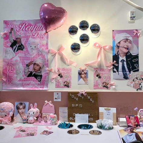 WE 💗 RENJUN #AngelRenjun_NYC literally the cutest cup sleeve event ever🪽✨💗 Kpop Birthday Decorations, Cafe Event Ideas, Cupsleeve Decoration, Kpop Cafe Event, Kpop Cupsleeve Event, Cup Sleeve Event, Kpop Cupsleeve, Cupsleeve Events, Kpop Festival