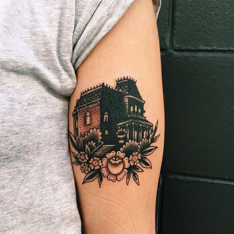 The Bates Motel for the lovely Kirsten! Thanks for making the drive up from Lismore it was lovely to meet you :)  #batesmotel Bates Motel Tattoo, Haunted House Tattoo, Movie Tattoos, Spooky Tattoos, Bates Motel, Fun House, Horror Tattoo, Home Tattoo, 1 Tattoo