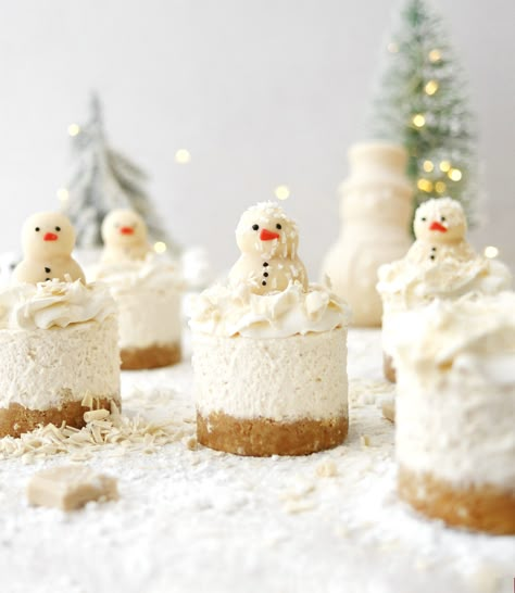 Holiday Theme Desserts, Desert Ideas Christmas, Christmas Theme Dessert Ideas, White Christmas Treats, Christmas Tea Desserts, Christmas Dessert Cheesecake, Vegan Christmas Dessert Recipes, Vegan Dessert Christmas, Festive Desserts Christmas