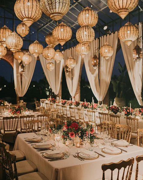 Moroccan Wedding Decor, Aladdin Wedding, Lanterns Wedding, Lantern Decor Wedding, Moroccan Theme, Turkish Wedding, Arab Wedding, Boda Mexicana, Moroccan Wedding