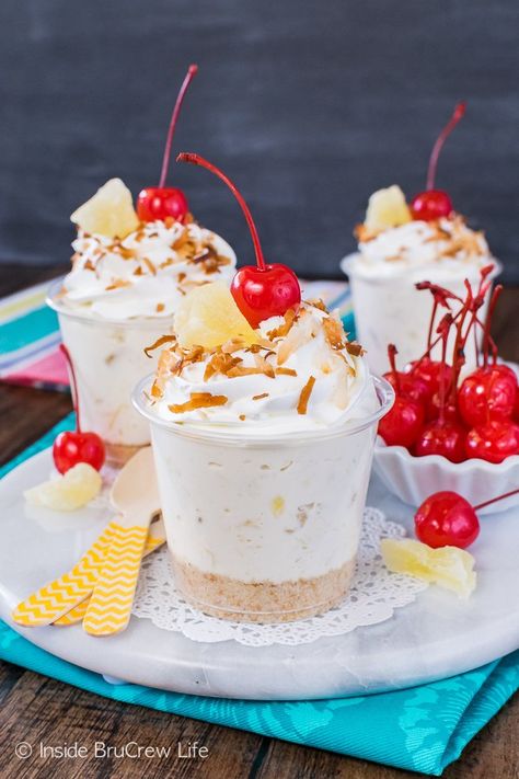 Pudding Parfait Cups, Pina Colada Cheesecake, Mason Jar Desserts, Cheesecake Parfaits, Dessert Shooters, Pina Colada Recipe, Pineapple And Coconut, Parfait Desserts, Cake Cup