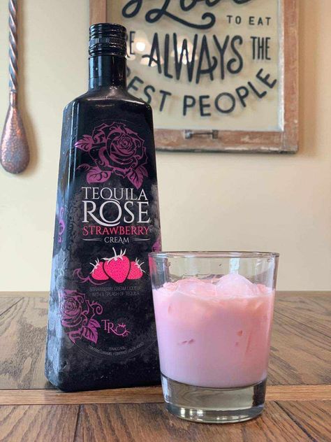 Tequila Rose, Pretty Alcoholic Drinks, Alcholic Drinks, Chocolate Covered Strawberry, Colorful Drinks, Hat Aesthetic, Yummy Alcoholic Drinks, Cream Liqueur, Alcohol Aesthetic