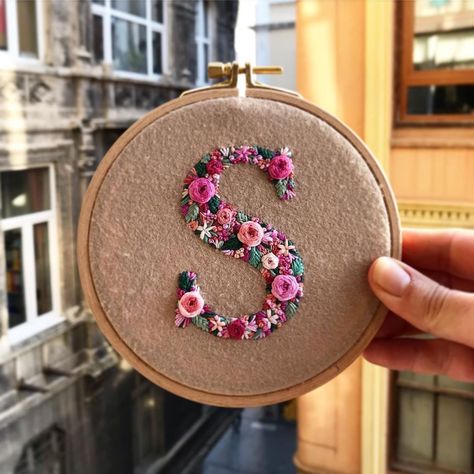 S Embroidery Letter, Embroidery Initials Letters, Letter S Embroidery, S Letter Embroidery, Monogram Embroidery Letters, Hand Embroidery Letters, Initial Embroidery, Embroidery Hoop Art Diy, Diy Embroidery Designs