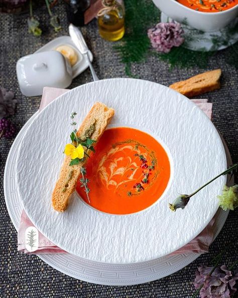 Soup Plating Presentation, Soup Fine Dining, Fine Dining Soup, Soup Presentation, Dinner Plating, Consomme Soup, Red Soup, Lobster Bisque Soup, Gazpacho Soup