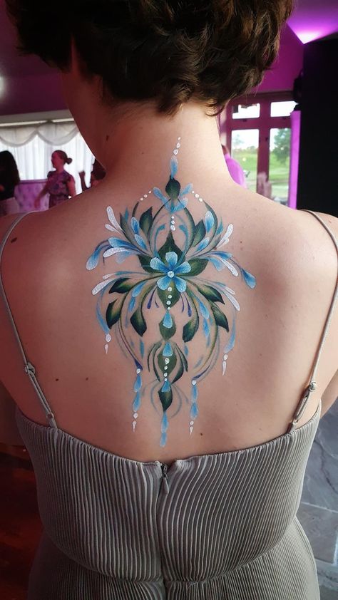 Easy Body Painting, Painted Tattoos, Face Painting Adults, Festival Painting, Body Painting Festival, Festival Paint, Adult Face Painting, Henna Paint, Stencils Tutorials