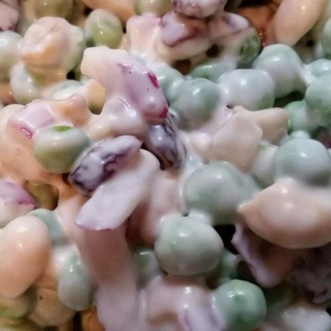 Peanutty Pea Salad Layered Salad With Peas, Bacon Pea Salad, Salads For Picnics, Pea Salad Recipes, Peanut Salad, Bottle Dressing, Harvest Salad, Freeze Greens, Pea Salad