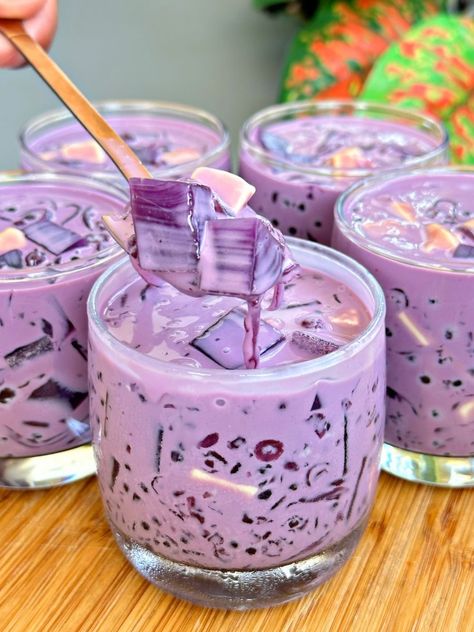 Gawa tayo ng Masarap at Creamy na Ube Cheese Sago Jelly Salad! Save this recipe for your Christmas Dessert! | Gawa tayo ng Masarap at Creamy na Ube Cheese Sago Jelly Salad! Save this recipe for your Christmas Dessert! | By Dessert By Kaye'J Channel | Facebook Buko Pandan Recipe, Jelly Salad, Sago Recipes, Gelatin Powder, Pinoy Dessert, Kue Macaroon, Filipino Food Dessert, Famous Desserts, Jelly Desserts