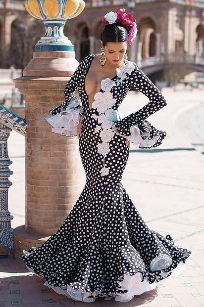 Flamenco Style Dress, Spanish Dress, Flamenco Dress, Classy Gowns, Lace Gown Styles, Mexican Outfit, Carpet Looks, Office Fashion Women, Classy Dress Outfits