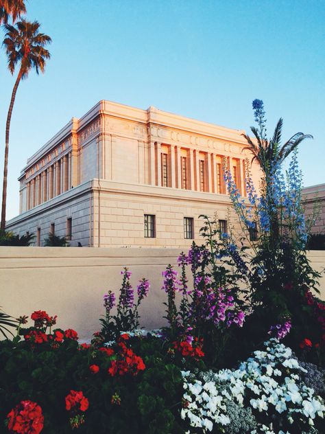 mesa temple Mesa Temple, Lds Pictures, Salt Lake City Temple, Mormon Temples, Light Of Christ, Ancient Greek Architecture, Lds Art, Mesa Arizona, Temple Art