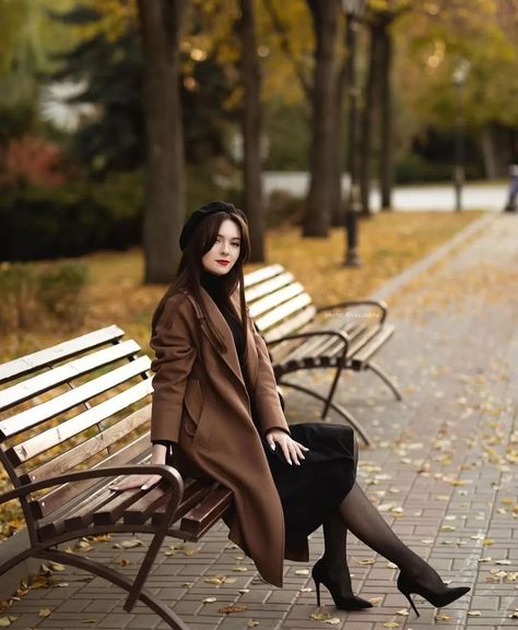 Autumn Photography Portrait, Solo Photo, Fall Trends Outfits, Outdoor Photoshoot, Fall Photoshoot, Clothing Photography, Trendy Fall Outfits, Photography Poses Women, Photoshoot Outfits