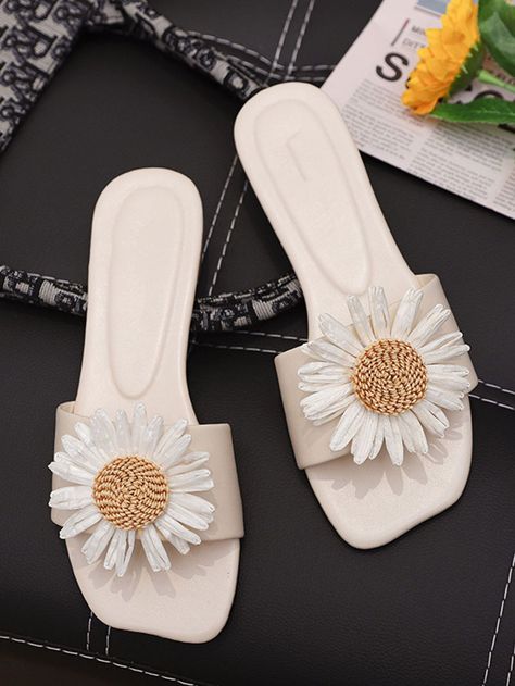 Flower Slippers, Sandals Patterns, Cinderella Shoes, Fantastic Shoes, Crochet Sandals, Woven Shoes, Trendy Flowers, Daisy Pattern, Beaded Bracelets Diy