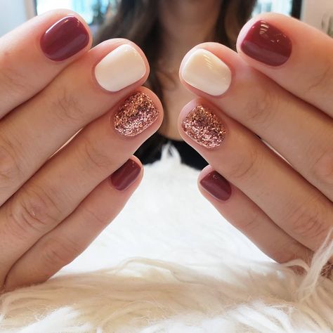 Simple Short Nail Colors, Fall Bridesmaids Nails, Fall To Christmas Transition Nails, Summer Neutral Nails Gel, Fall Baby Shower Nails, Simple September Nails, Fall Dipped Nails Ideas Powder, September Dip Nails, Fall Manicure Nails