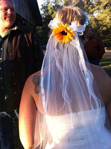 Sunflower Veil Sunflower Veil, Sunflower Wedding Vail, Bridal Hair With Sunflowers, Sunflower Bridal Crown, Curly Willow Wedding, Fall Sunflower Weddings Budget-bride.shop, Veil Wedding Hair, Sunflower Themed Wedding Budget-bride.shop, Hair Flowers Wedding