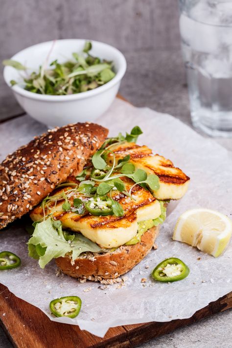 Spicy green goddess sandwich with halloumi Green Goddess Sandwich, Clean Eating Pumpkin Recipes, Halloumi Recipes, Healthy Vegetarian Lunch, Pumpkin Recipes Healthy, Grilled Halloumi, Vegetarian Lunch, Healthy Pumpkin, Green Goddess