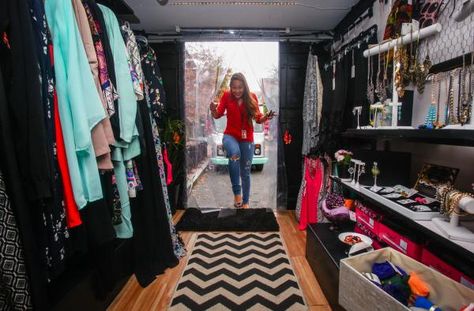 Mobile Fashion Truck, Truck Store, Toyota Truck, Truck Business, Fashion Truck, Store Design Boutique, Garage Clothing, Mobile Store, Boutique Display