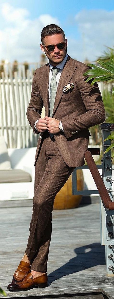 Off White Shirt And Brown Suit Combinations For Men Men Brown Suit, Mens Brown Suit, Brown Men Suit, Brown Suit Men, Brown Groomsmen Suits, Brown Suit Wedding, Brown Groomsmen, Fall Wedding Suits, Brown Suits For Men