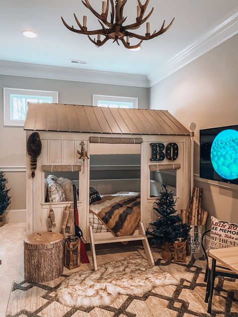 Cabin Bed Bedroom Ideas, John Wayne Bedroom Ideas, Western Toddler Bed, Country Toddler Bed, Grandkid Room Ideas, Little Boy Cowboy Room, Rustic Toddler Boy Room, Western Boy Bedroom, Western Toddler Girl Room