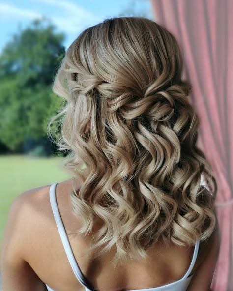 Bridemaids Hairstyles, Half Up Half Down Hairstyle, Cute Prom Hairstyles, Down Hairstyle, Wedding Hair Half, Bridesmaid Hair Makeup, Prom Hairstyles For Short Hair, Homecoming Hair Down, Wedding Hair Inspiration