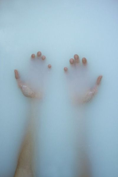 Creative photography, blues, water, abstract, and mood board image ideas & inspiration on Designspiration Bathtub Photography, Milk Bath Photography, Bath Photography, Water Shoot, Bath Inspiration, Water Aesthetic, Upcycled Art, Water Photography, Milk Bath