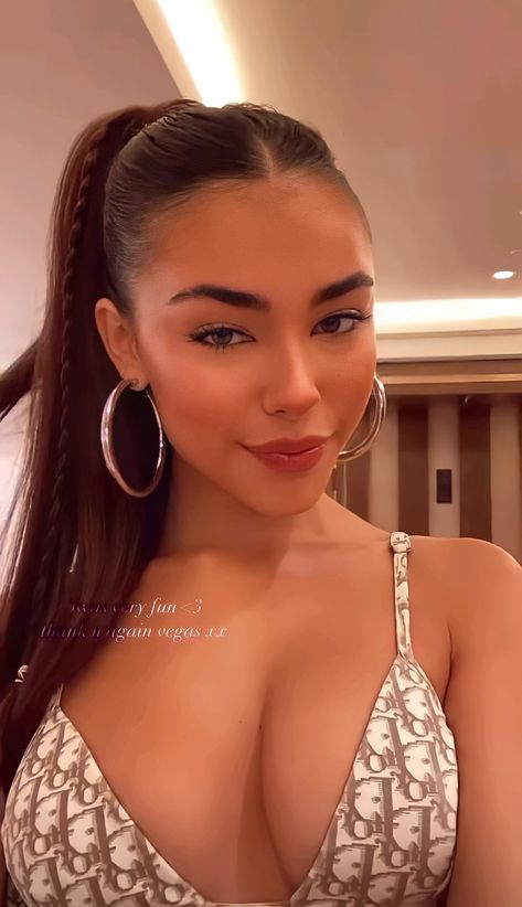 Madison Beer Instagram, Makeup Egirl, Adriana Lima Young, Madison Beer Hair, Madison Beer Style, Concert Hairstyles, Madison Beer Outfits, Beer Outfit, Skirt Shorts