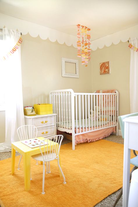 Jenny Lind Crib, Yellow Nursery, Real Estat, Nursery Modern, Beautiful Nursery, Gender Neutral Nursery, Baby Colors, Nursery Inspiration, Baby's Room