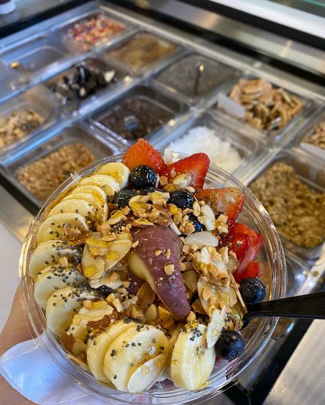 Acai Bowl Restaurant, Acai Bowl Shop, Acai Shop, Theme Cafe, Açaí Bowls, Raw Juice, Acai Bowls, Fruit Stand, Oatmeal Bowls