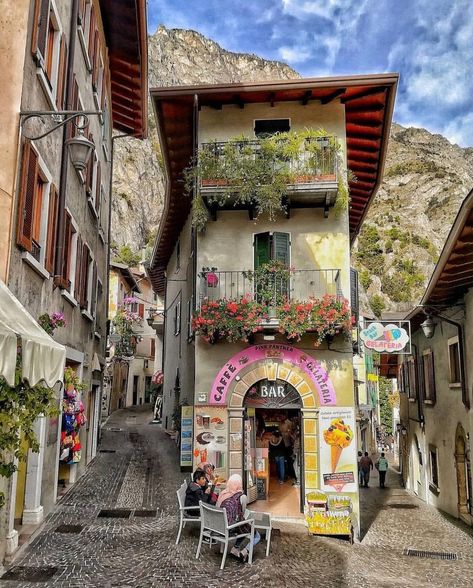 Beautiful streets of Limone sul Garda, Italy Comer See, Lake Garda Italy, Magic Places, Garda Italy, Italian Lakes, 강아지 그림, Italy Summer, Sicily Italy, Lake Garda