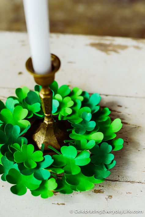 Diy St Patrick's Day Crafts, Clover Craft, Clover Wreath, Shamrock Wreath, Shamrock Craft, St. Patrick's Day Diy, Fete Saint Patrick, St Patricks Crafts, St Patricks Day Crafts For Kids