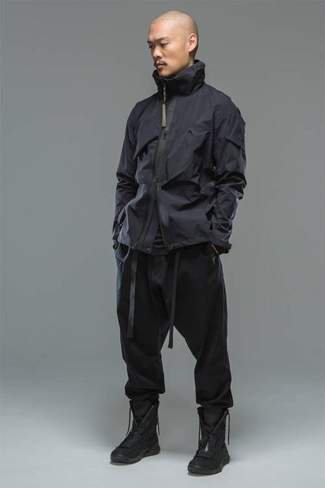 ACRONYM 2015 Fall Winter Collection | HYPEBEAST Errolson Hugh, Minimal Closet, Neon Cyberpunk, Techwear Streetwear, Health Goth, Techwear Outfits, Techwear Fashion, Cyberpunk Clothes, Apocalyptic Fashion