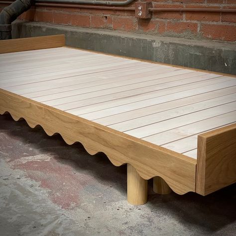 BetoGonzalezWOOD - Etsy Canada Queen Daybed, Japanese Bed, Custom Mattress, Diy Daybed, Custom Wood Furniture, Pull Out Bed, Trundle Bed, Guest Bed, Mattress Pad