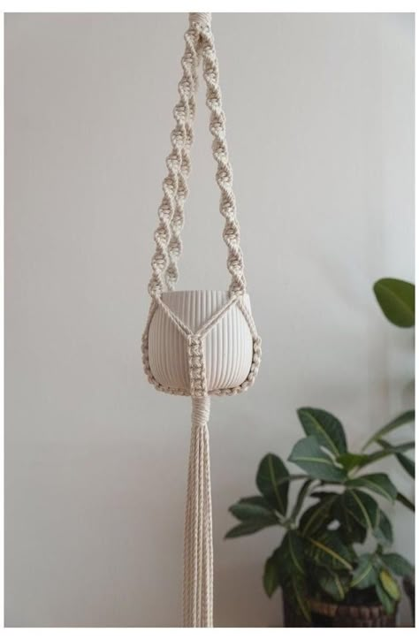 Macrame Simple, Planter Macrame, Basket Holder, Macrame Plant Hanger Tutorial, Macrame Plant Hanger Patterns, Plant Hanging, Makramee Diy, Small Macrame, Diy Macrame Plant Hanger