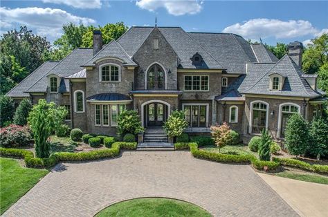 Big Houses Exterior, Big Mansions, Mansion Exterior, Huge Houses, Luxury Houses Mansions, Dream Mansion, Suburban House, Dream Life House, Fancy Houses