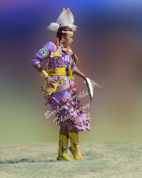 Jingle Dancer, Jingle Dress Dancer, Native Clothes, Powwow Outfits, Carnival Outfit Carribean, American Indian Clothing, Native American Dance, Native American Actors, Native Women