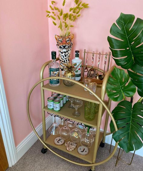 DIY bar carts – 10 homemade drink trolleys ideas | Real Homes Non Alcoholic Bar Cart Ideas, Alcohol Cart, Drink Carts, Lemonade Stand Birthday Party, Ideas Habitacion, Bar Cart Inspo, Instagram Drinks, Lemonade Stand Birthday, Tropical Bar