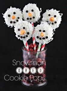 Love it?  Pin it to your HOLIDAY board to SAVE it! Follow Spend With Pennies on Pinterest for more great recipes! Click here to pin!   Here is a super fun no bake recipe that kids just love!  I made these this week for my girls with a few extra for... Oreo Snowman, Oreo Cookie Pops, Oreo Cookie Recipes, Kid Christmas, Cookie Exchange Party, Spend With Pennies, Snowman Cookies, Christmas Cookie Exchange, Easy Holiday Recipes