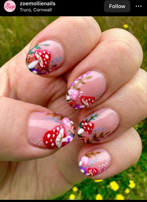 Mushroom Nail Designs Simple, Spring Mushroom Nails, Mushroom Almond Nails, Cottage Core Nail Art, Mushroom Manicure, Pink Mushroom Nails, Nail Designs Mushroom, Nature Themed Nails, Nerdy Nail Art