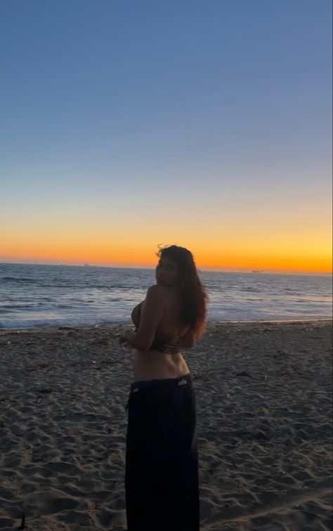 Back dimples, night beach ootd How To Get Back Dimples, Back Dimples Aesthetic, How To Get Dimples Naturally, Dimples Aesthetic Girl, Dimples Girl, Dimples Girls Dpz, Back Dimples, High Blood Sugar Symptoms, Dark Underarms