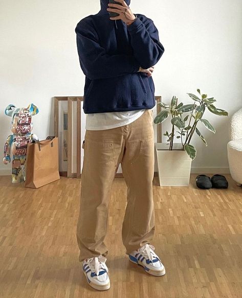 Guys Khaki Pants Outfit, Tan Carpenter Pants Outfit, Brown Utility Pants Outfit, Baggy Beige Jeans Outfit, Beige Carhartt Pants Outfit, Khaki Jeans Outfit Men, Baggy Khaki Pants Outfit Men, Khaki Cargo Pants Outfit Street Style, Tan Cargo Pants Outfit Men