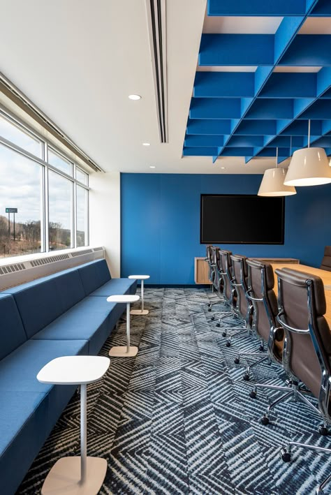 Hyatt Centric, Conference Room Design, Meeting Room Design, Acoustic Ceiling, Office Design Inspiration, Office Interior Design Modern, Corporate Office Design, Blue Office, Board Room