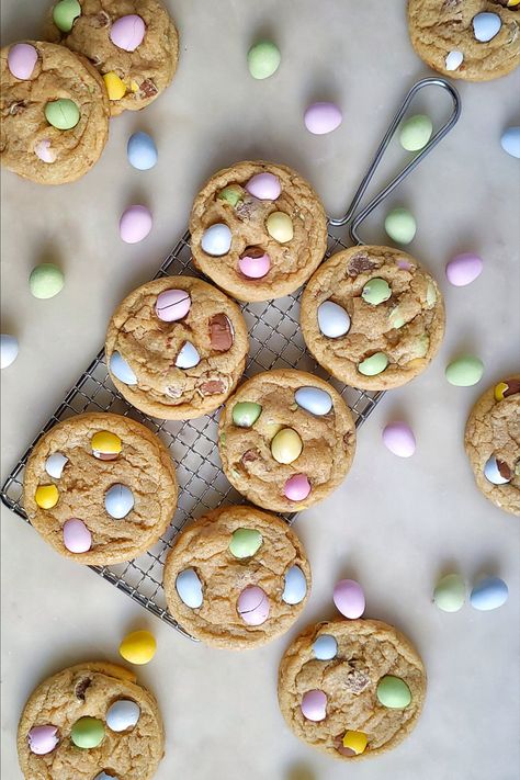 Easter Ice Cream, Mini Egg Cookies, Easter Deserts, Mini Eggs Cookies, Soft Cookie Recipe, Egg Cookies, No Egg Desserts, Easter Egg Cookies, Colorful Desserts