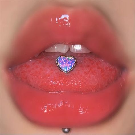 Cool Piercings Tongue, All Body Piercings, Heart Tounge Piercing, Tongue Rings Jewelry, Aesthetic Tongue Piercing, Heart Tongue Piercing, Tongue Pericings, Cute Tounge Peircings, Tounge Piercing Jewelry Tongue Rings