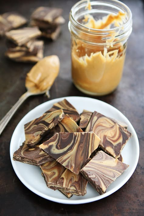 Peanut Butter Chocolate Bark, Peanut Butter Bark, Chocolate Bark Recipe, Peanut Butter Chocolate Bars, Chocolate Swirl, Bark Recipe, Peanut Butter Fudge, Peanut Butter Chocolate, Peanut Butter Recipes