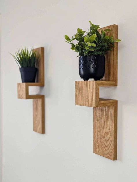 Elevate any space in your home with our midcentury modern inspired floating plant shelves. Designed to accentuate the wood's natural grain figure and tonal values, every shelf is hand made in shop and specifically tailored to bring life to your plants, naturally. These shelves were designed with a 3 1/2" plant pot in mind, but thanks to a myriad of design choices and clever placement, the flexibility is totally in your control. Choices matter! Which is why our shelves come made-to-order from man Living Room Table Decor Ideas, Wood Shelf Ideas, Wall Shelves Decor, Floating Plant Shelf, Plant Shelf Ideas, Modern Shelves, Wood Things, Support Pour Plante, Woodworking Plans Beginner