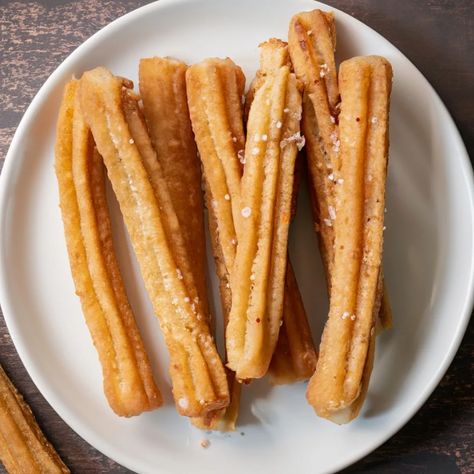 vegan churro recipe 4 Churro Recipe, Churros Recipe, Quick Treats, Crispy Treats, Chocolate Cinnamon, Chocolate Sauce, Vegan Chocolate, Coconut Cream, Try It